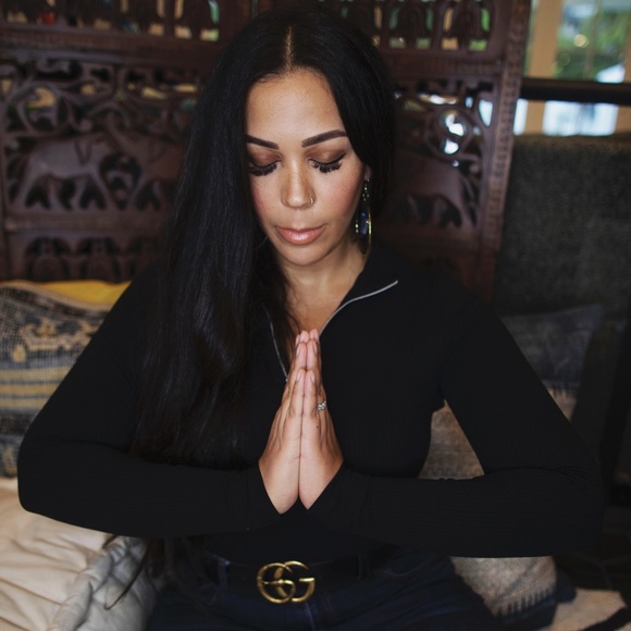 Meet The Posher! Devi Brown - Picture 1 of 4